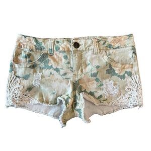 SALE 🤩 Mossimo Supply Co Multicolor Floral Shorts
